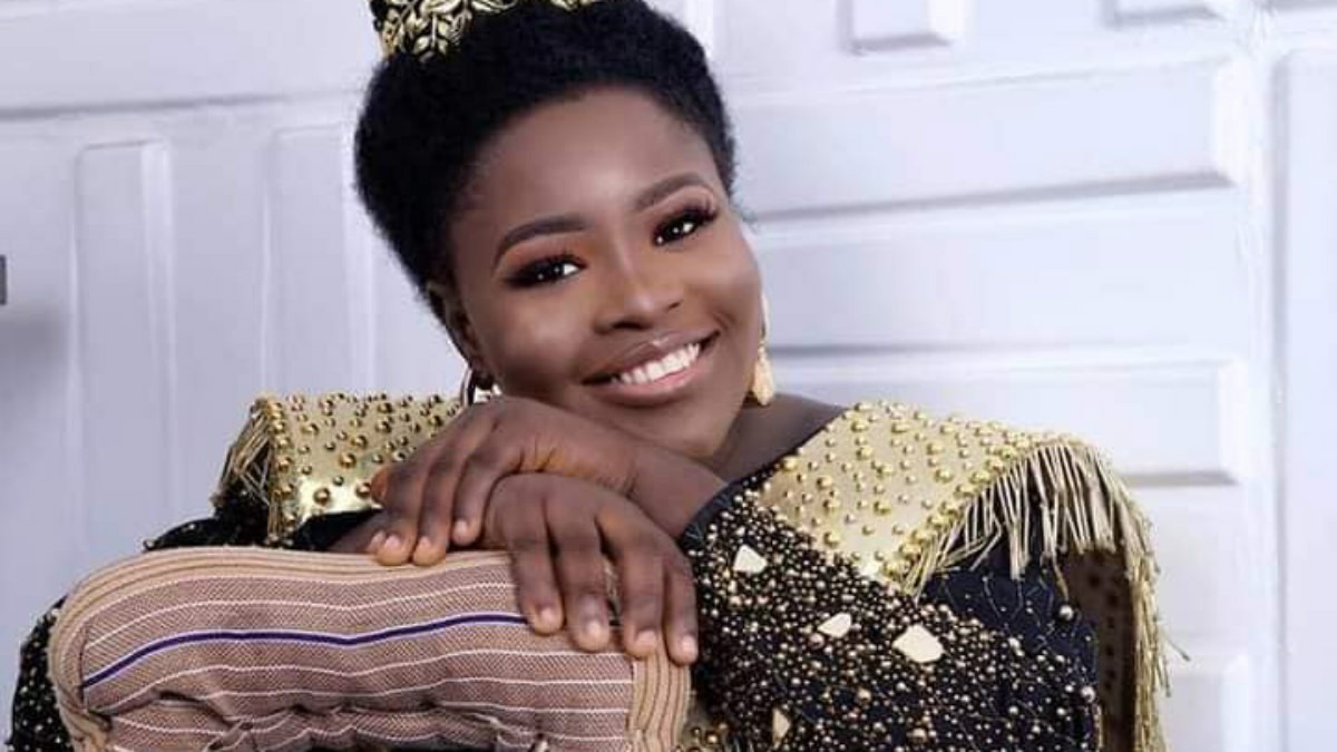 Lagos amputee hawker Mary Daniel undergoes makeover for 27th birthday -  QED.NG